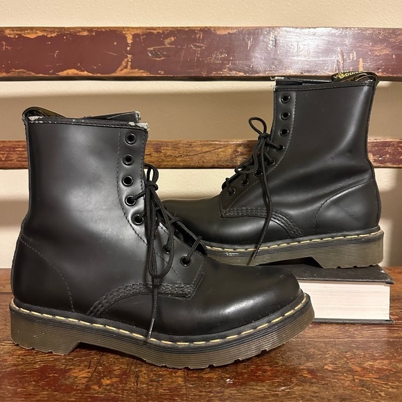 Dr. Martens 1460 Black Smooth Leather Lace Up Boots 8 Hole Classic Military Docs - Picture 14 of 14